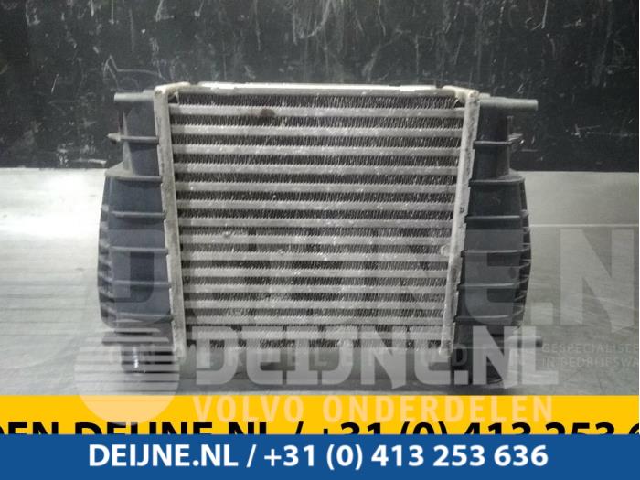 Gebrauchte Ladeluftkühler Renault Clio III Estate/Grandtour (KR) 1.2 16V TCE 100 Preis € 20,00 Margenregelung angeboten von van Deijne Onderdelen Uden B.V.