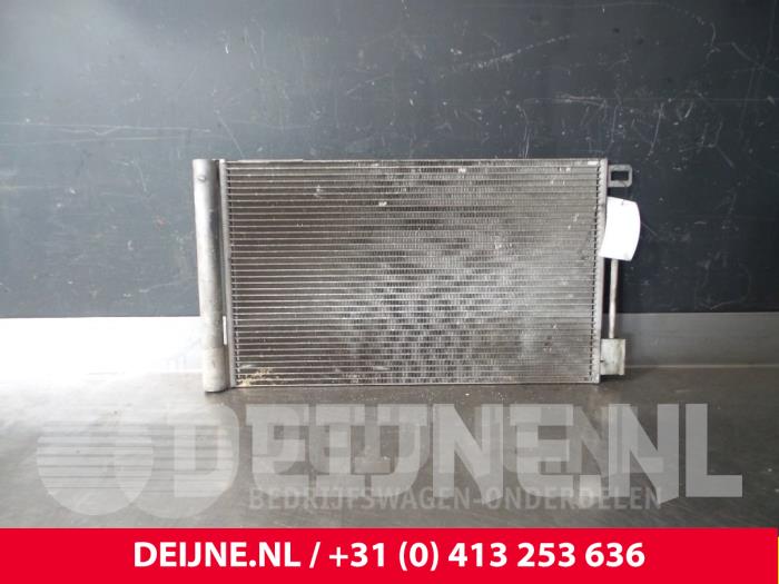 Klima Kondensor van een Citroën Nemo (AA) 1.4 HDi 70 2008