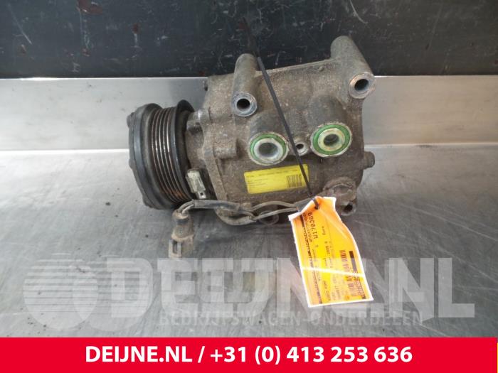 Air conditioning pump from a Ford Transit Connect 1.8 TDCi 90 2006