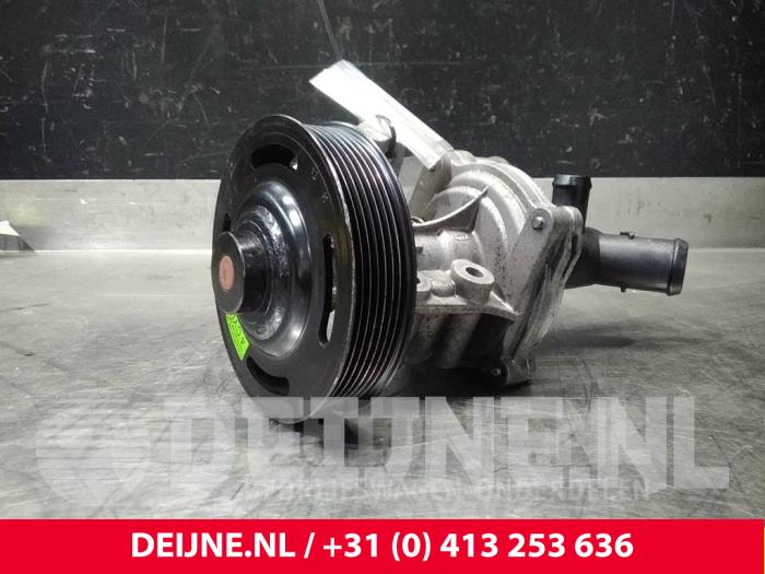 Begagnade Vattenpump Ford Transit 2.4 TDCi 16V Pris € 90,75 Inklusive moms erbjuds av van Deijne Onderdelen Uden B.V.