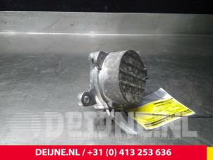 Used Vacuum pump (diesel) Opel Movano Combi 2.5 DTI Price € 60,50 Inclusive VAT offered by van Deijne Onderdelen Uden B.V.
