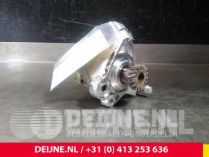 Used Vacuum pump (diesel) Mitsubishi Canter 3.0 Di-D 16V Price € 211,75 Inclusive VAT offered by van Deijne Onderdelen Uden B.V.