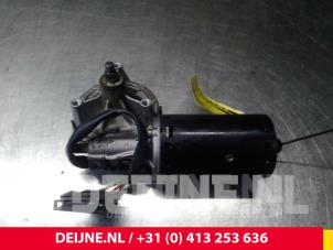 Used Front wiper motor Mercedes S (W220) 3.2 S-320 18V Price € 35,00 Margin scheme offered by van Deijne Onderdelen Uden B.V.