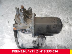 Used Front wiper motor Hyundai H-1/Starex Travel 2.5 TD Price € 48,40 Inclusive VAT offered by van Deijne Onderdelen Uden B.V.
