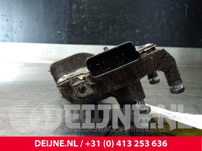 Front wiper motor from a Citroën Jumpy (G9) 2.0 HDI 140 2008