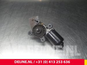 Usados Motor limpiaparabrisas delante Toyota HiAce II 2.5 D4-D 117 Kat. Precio € 42,35 IVA incluido ofrecido por van Deijne Onderdelen Uden B.V.