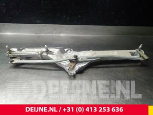 Used Wiper mechanism Mercedes S (W220) 3.2 S-320 18V Price € 20,00 Margin scheme offered by van Deijne Onderdelen Uden B.V.