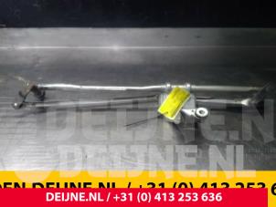 Usagé Mécanique essuie-glace Renault Mascott 150 Prix € 60,50 Prix TTC proposé par van Deijne Onderdelen Uden B.V.
