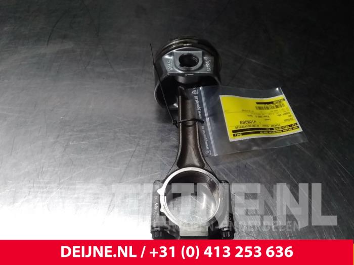 Usados Pistón Volkswagen Caddy III (2KA,2KH,2CA,2CH) 2.0 SDI Precio € 60,50 IVA incluido ofrecido por van Deijne Onderdelen Uden B.V.