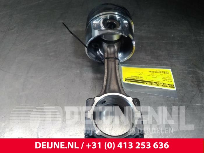 Begagnade Vevstake Mitsubishi Canter 3.0 Di-D 16V Pris € 151,25 Inklusive moms erbjuds av van Deijne Onderdelen Uden B.V.