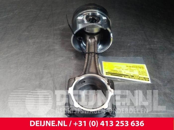 Begagnade Vevstake Mitsubishi Canter 3.0 Di-D 16V Pris € 151,25 Inklusive moms erbjuds av van Deijne Onderdelen Uden B.V.
