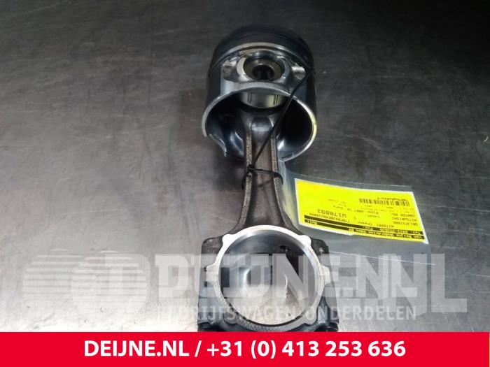 Begagnade Vevstake Mitsubishi Canter 3.0 Di-D 16V Pris € 151,25 Inklusive moms erbjuds av van Deijne Onderdelen Uden B.V.