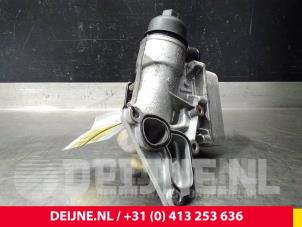 Używane Obudowa filtra oleju Opel Movano 2.3 CDTi Biturbo 16V FWD Cena € 151,25 Z VAT oferowane przez van Deijne Onderdelen Uden B.V.