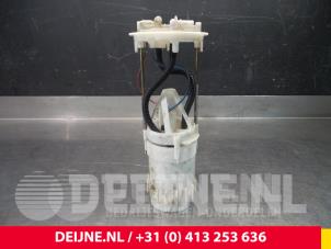 Usagé Pompe à carburant Renault Master III (FD/HD) 2.2 dCi 16V Prix sur demande proposé par van Deijne Onderdelen Uden B.V.