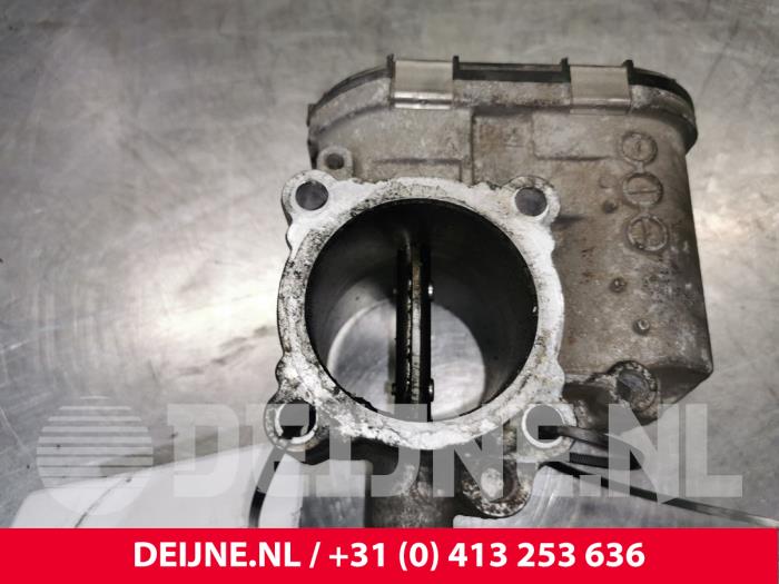 Usagé Boitier papillon Ford Transit 2.2 TDCi 16V Prix € 30,25 Prix TTC proposé par van Deijne Onderdelen Uden B.V.