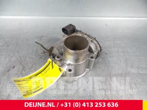 Usados Cuerpo de válvula de mariposa Opel Vivaro 2.0 CDTI Precio de solicitud ofrecido por van Deijne Onderdelen Uden B.V.