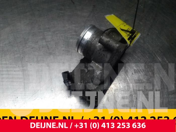 Cuerpo de válvula de mariposa de un Renault Master III (FD/HD) 2.5 dCi 16V 100 2008