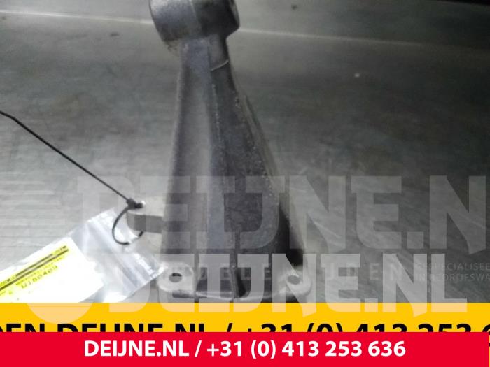 Used Engine mount Mercedes Sprinter 3,5t (906.63) 315 CDI 16V Price € 12,10 Inclusive VAT offered by van Deijne Onderdelen Uden B.V.