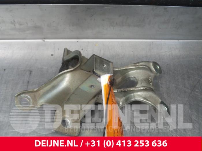 Used Engine mount Fiat Doblo Cargo (223) 1.9 JTD Multijet Price € 48,40 Inclusive VAT offered by van Deijne Onderdelen Uden B.V.