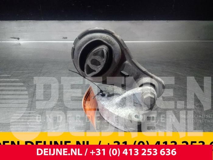 Used Engine mount Renault Master III (MA/MB/MC/MD/MH/MF/MG/MH) 2.3 dCi 16V Price € 30,25 Inclusive VAT offered by van Deijne Onderdelen Uden B.V.