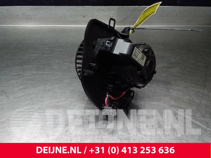 Motor de ventilador de calefactor de un Volkswagen Transporter T6 2.0 TDI DRF 2015
