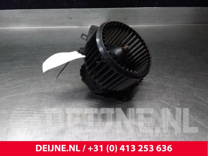 Motor de ventilador de calefactor de un Volkswagen Transporter T6 2.0 TDI DRF 2015