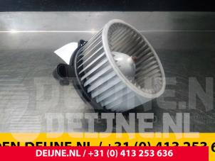 Usados Motor de ventilador de calefactor Hyundai H-300 2.5 CRDi Precio € 36,30 IVA incluido ofrecido por van Deijne Onderdelen Uden B.V.