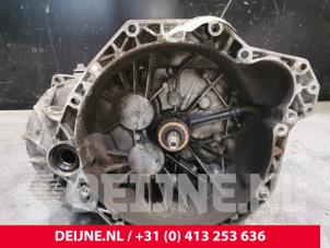 Usados Caja de cambios Opel Vivaro 2.5 DTI 16V Precio € 665,50 IVA incluido ofrecido por van Deijne Onderdelen Uden B.V.