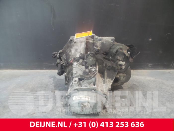Gebrauchte Getriebe Peugeot Partner (GC/GF/GG/GJ/GK) 1.6 HDI 75 16V Preis € 302,50 Mit Mehrwertsteuer angeboten von van Deijne Onderdelen Uden B.V.