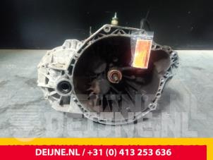Usagé Boîte de vitesse Renault Master III (FD/HD) 2.5 dCi 120 FAP Prix € 1.028,50 Prix TTC proposé par van Deijne Onderdelen Uden B.V.