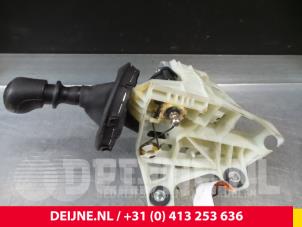 Used Gear stick Volkswagen Transporter T5 2.0 TDI DRF Price on request offered by van Deijne Onderdelen Uden B.V.