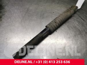 Gebrauchte Stoßdämpfer links hinten Iveco New Daily III 29L11 Preis € 36,30 Mit Mehrwertsteuer angeboten von van Deijne Onderdelen Uden B.V.