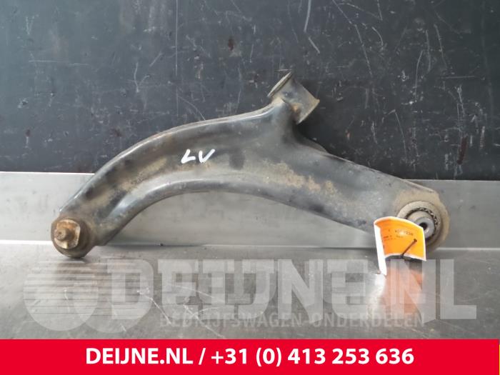Front lower wishbone, left from a Renault Clio III (BR/CR) 1.2 16V 75 2009
