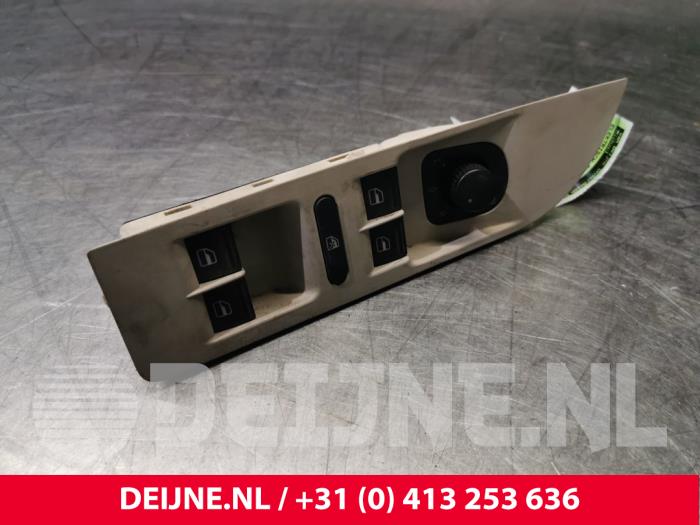 Usados Interruptor de ventanilla eléctrica Volkswagen Passat CC (357) 2.0 TDI 16V 135 Precio € 20,00 Norma de margen ofrecido por van Deijne Onderdelen Uden B.V.