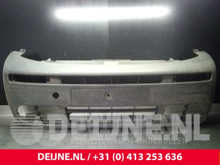 Front bumper Opel Vivaro - 8200011389