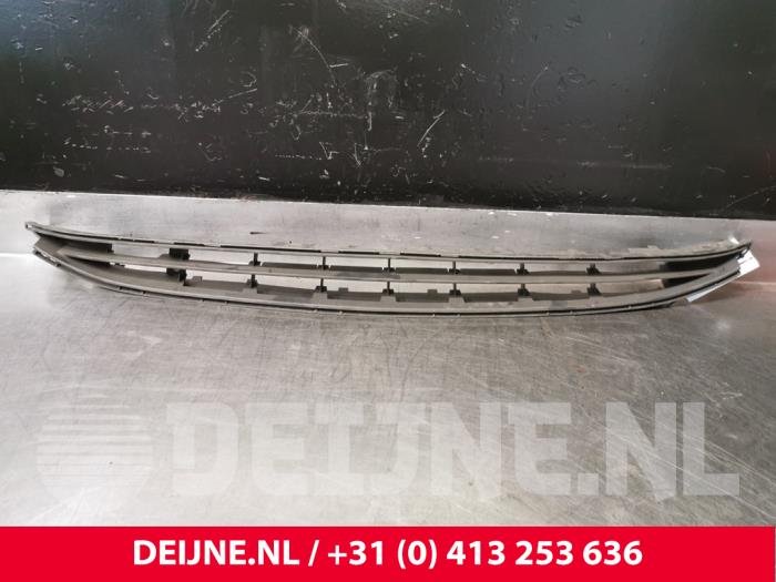 Gebrauchte Stoßstangenrost Opel Corsa E 1.0 SIDI Turbo 12V Preis € 20,00 Margenregelung angeboten von van Deijne Onderdelen Uden B.V.