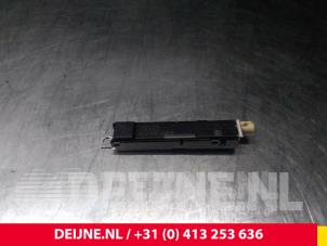 Used Antenna Amplifier Audi Q3 (8UB/8UG) 2.0 16V TFSI 170 Quattro Price € 10,00 Margin scheme offered by van Deijne Onderdelen Uden B.V.