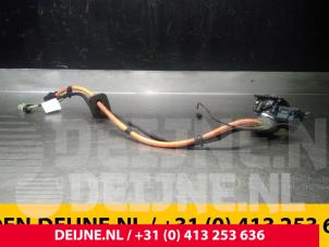 Używane Kabel ladowania hybryda Mercedes C Estate (S205) C-200 2.0 CGI 16V Cena € 175,00 Procedura marży oferowane przez van Deijne Onderdelen Uden B.V.