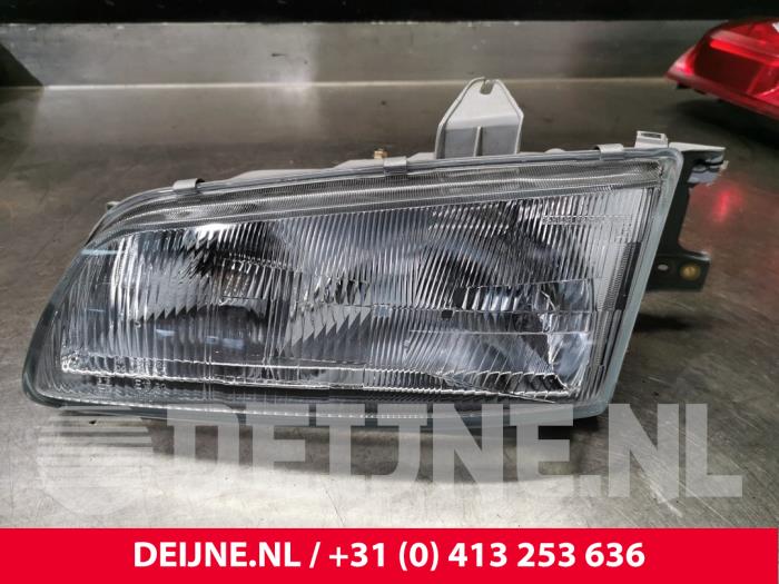 Używane Reflektor lewy Hyundai H-1/H-200 2.5 CRDi Cena € 24,20 Z VAT oferowane przez van Deijne Onderdelen Uden B.V.