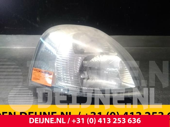 Używane Reflektor prawy Renault Mascott Cena € 60,50 Z VAT oferowane przez van Deijne Onderdelen Uden B.V.