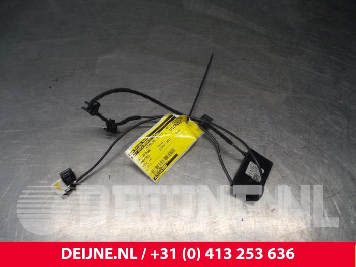 Gebrauchte GPS Antenne Mercedes V (447.8) 2.1 250 BlueTEC, 250 d 16V Preis € 72,60 Mit Mehrwertsteuer angeboten von van Deijne Onderdelen Uden B.V.