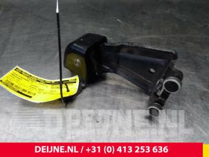 Used Sliding door roller, right Mercedes Vito (447.6) 1.6 109 CDI 16V 4x4 Price € 24,20 Inclusive VAT offered by van Deijne Onderdelen Uden B.V.