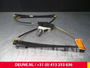 Usagé Lève vitre électrique avant droit Audi A4 (B8) 2.0 TDI 16V Prix € 25,00 Règlement à la marge proposé par van Deijne Onderdelen Uden B.V.