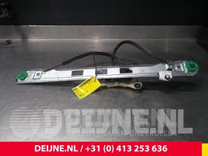 Usagé Lève vitre électrique avant droit Renault Master V 2.3 dCi 135 16V Prix € 54,45 Prix TTC proposé par van Deijne Onderdelen Uden B.V.