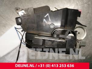 Used Door lock mechanism 2-door, left Mercedes Vito (639.6) 2.2 113 CDI 16V Euro 5 Price € 60,50 Inclusive VAT offered by van Deijne Onderdelen Uden B.V.