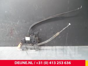 Usagé Serrure portière mécanique 2portes gauche Citroen Jumper Prix € 36,30 Prix TTC proposé par van Deijne Onderdelen Uden B.V.