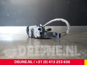 Usagé Serrure portière mécanique 2portes droite Mercedes V (447.8) 2.1 250 BlueTEC, 250 d 16V Prix € 30,25 Prix TTC proposé par van Deijne Onderdelen Uden B.V.