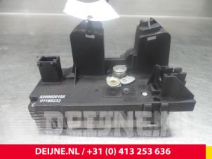 Gebrauchte Türschlossmechanik 4-türig rechts hinten Nissan Primastar Preis € 42,35 Mit Mehrwertsteuer angeboten von van Deijne Onderdelen Uden B.V.