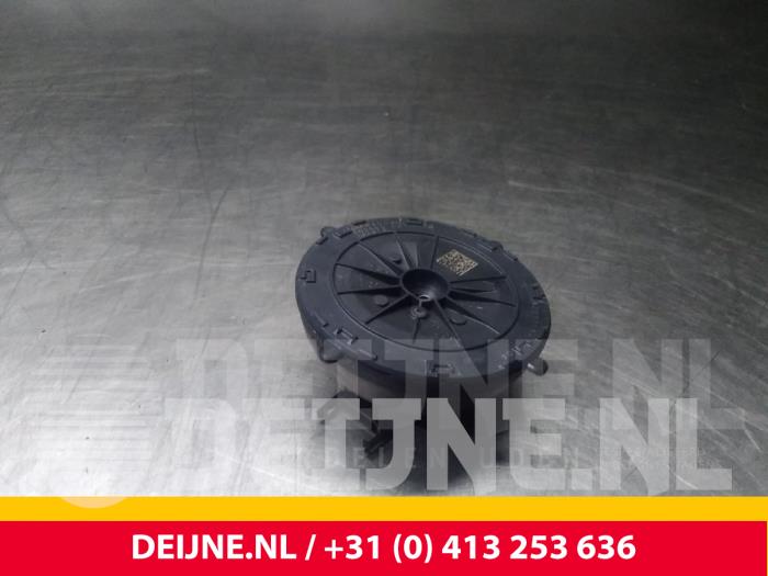 Używane Silnik lusterka lewego Mercedes Vito (447.6) 2.2 114 CDI 16V Cena € 12,10 Z VAT oferowane przez van Deijne Onderdelen Uden B.V.