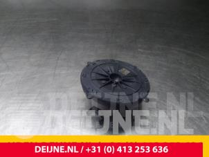 Used Mirror motor, left Mercedes Vito (447.6) 2.2 114 CDI 16V Price € 12,10 Inclusive VAT offered by van Deijne Onderdelen Uden B.V.